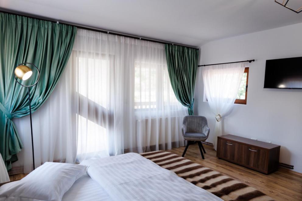 La Coltul Castelului Bran Boutique Hotel Exterior photo