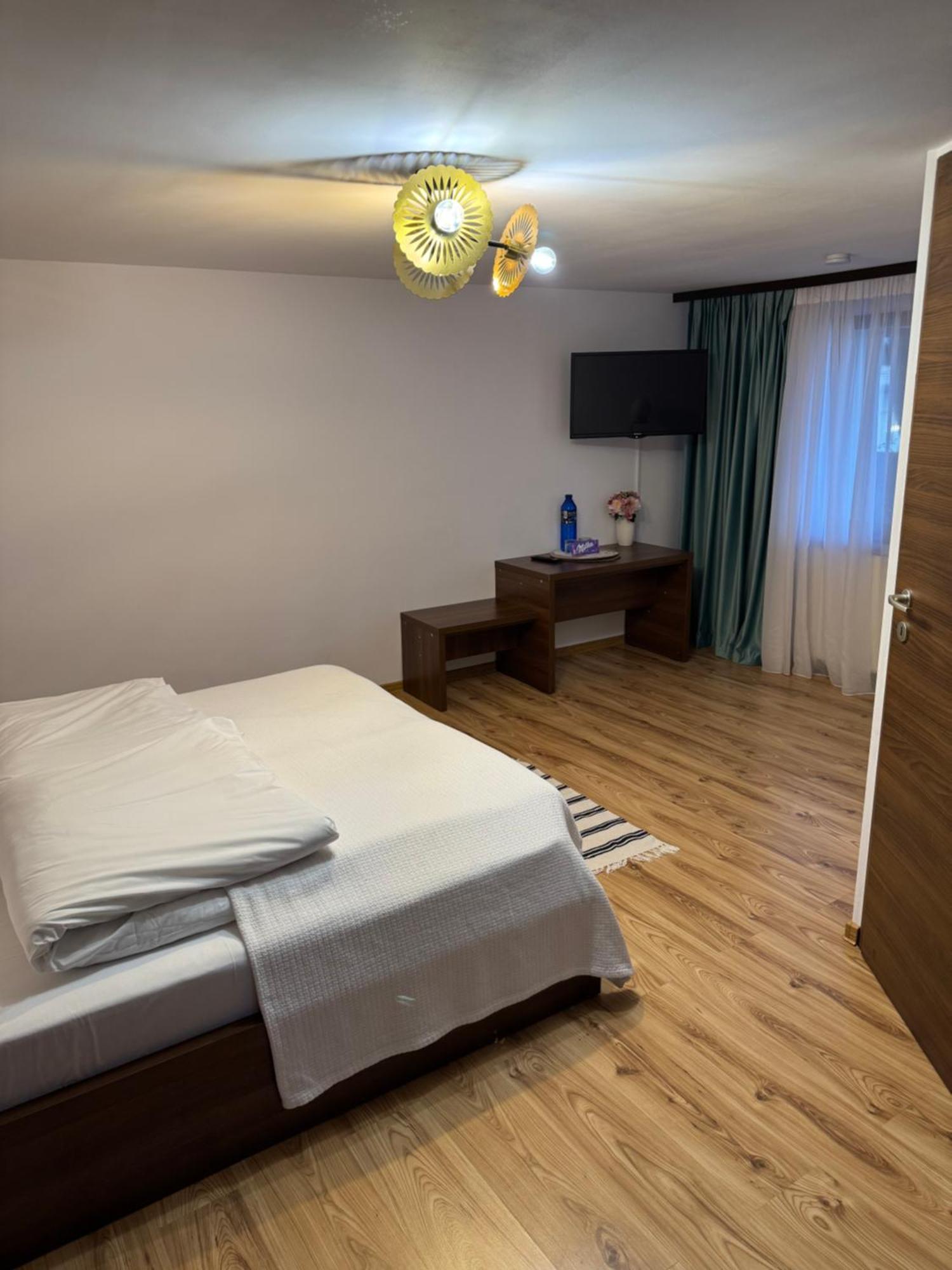 La Coltul Castelului Bran Boutique Hotel Exterior photo